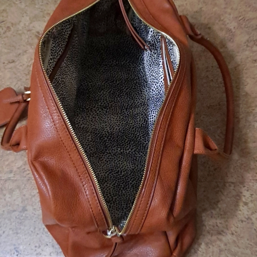 Weekender Bag - Picture 2 of 8